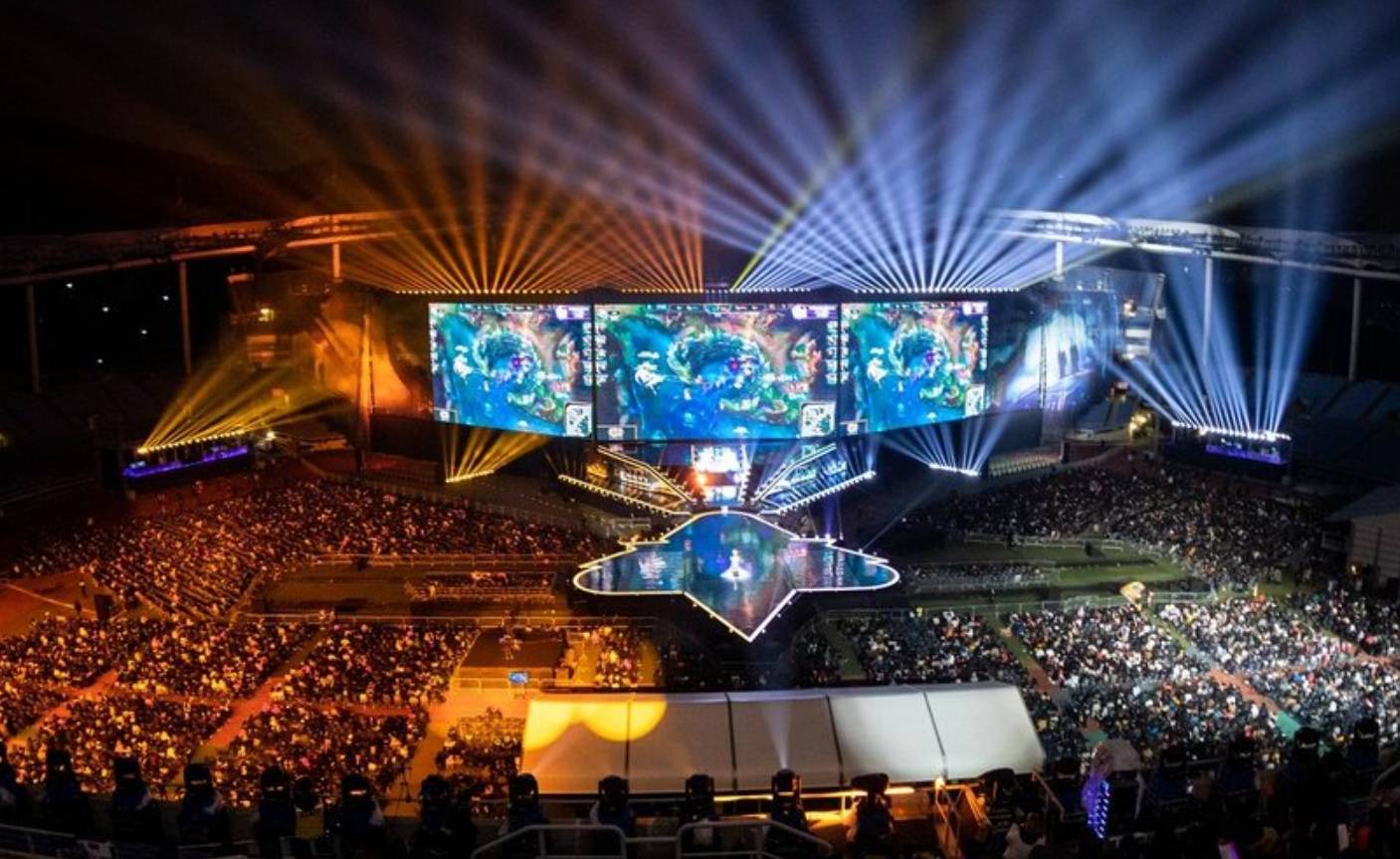 T1：Faker等四名队员和Moment教练确诊新冠