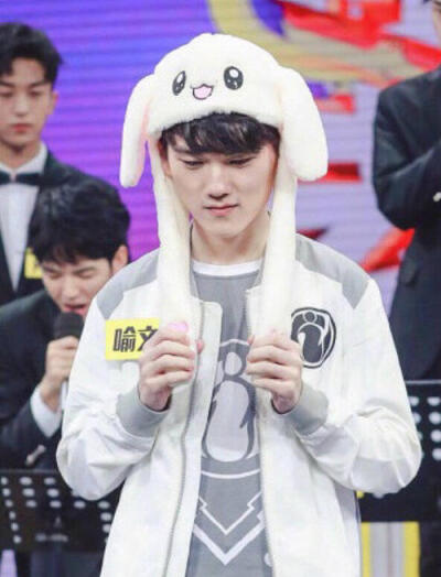 LCK选手的多巴胺穿搭：T1全员自信非常