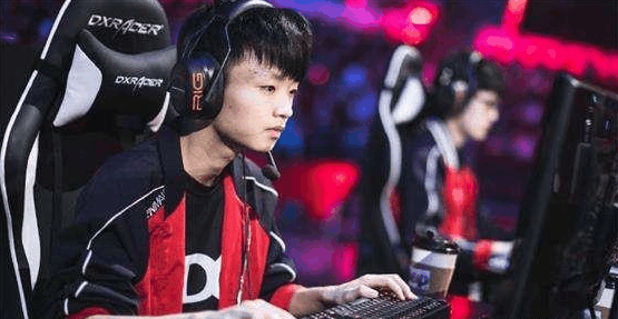 Mouz 意外地将 siuhy 暂时放在替补席上